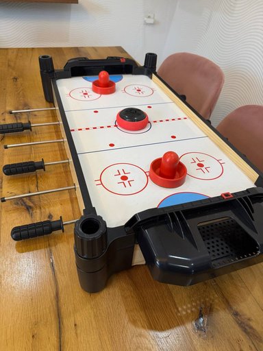 Двухсторонняя игра: футбол и аэрохоккей