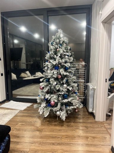 Искусственная заснеженная ёлка