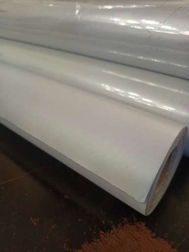 Обои самоклеющиеся белые