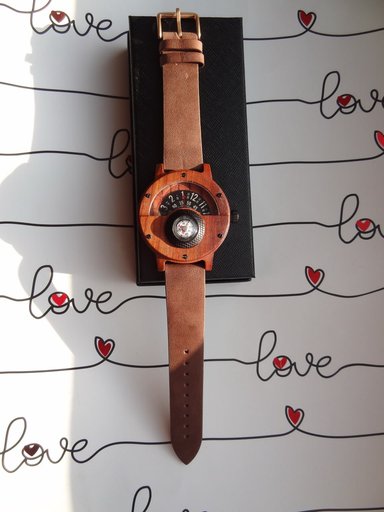 Стильные новые часы с компасом