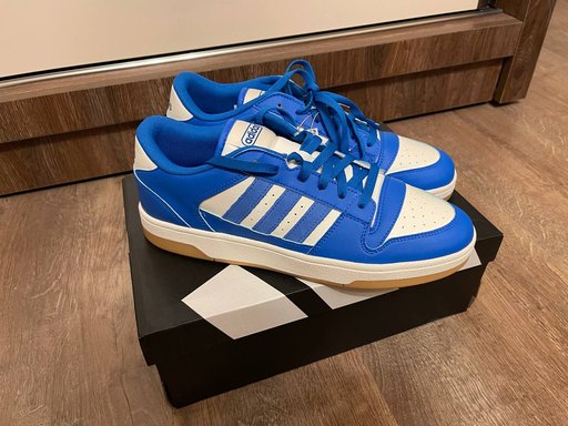 Кроссовки Адидас