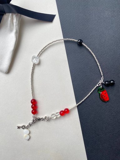 Колье-чокер со стеклянными бусинами