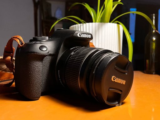 Canon EOS 2000D