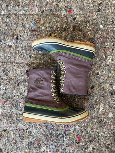 Непромокаемые ботинки канадского бренда Sorel