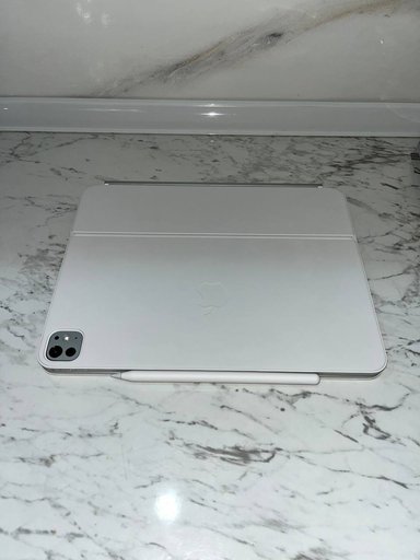 Apple iPad Magic Keyboard for 13-inch iPad Pro M4