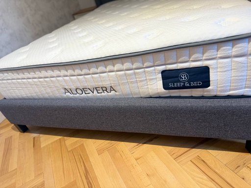 Кровать с матрасом