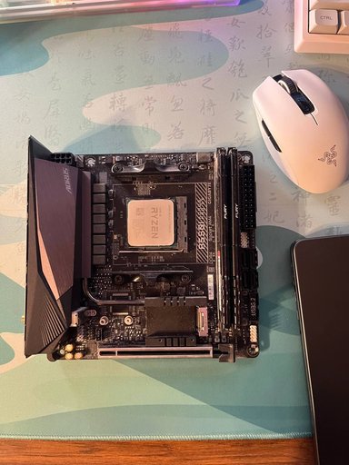 Материнская плата Gigabyte B550I AORUS Pro AX