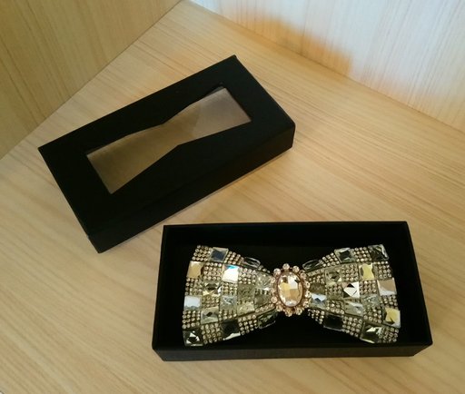 Шикарный галстук-бабочка со стразами