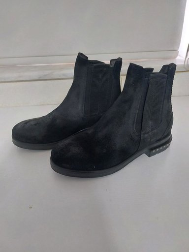 Новые замшевые ботинки