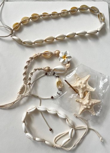 Браслеты и ожерелье из ракушек