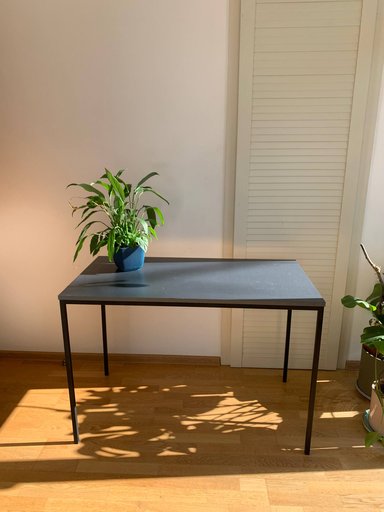 Стол цвета космостарс