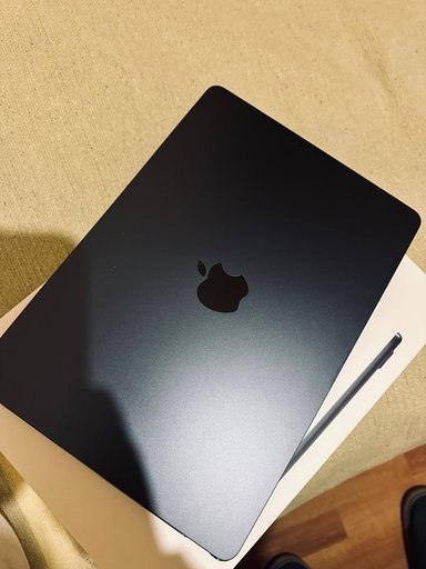 MacBook Air M2 16GB в идеальном состоянии