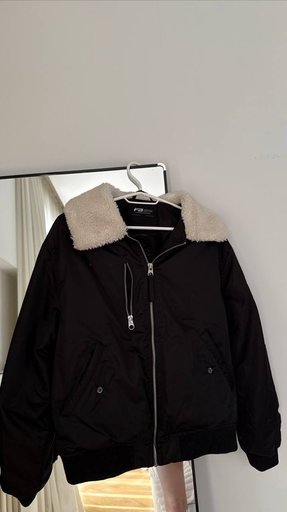 Меховая куртка из Bershka