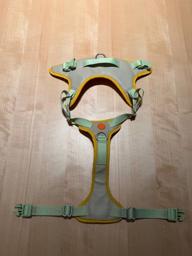 Шлейка на среднюю собаку от испанского бренда Qisu