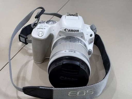 Фотоаппарат Canon EOS 200D