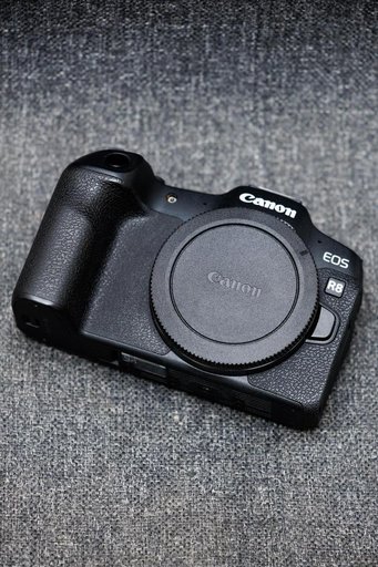 Canon R8