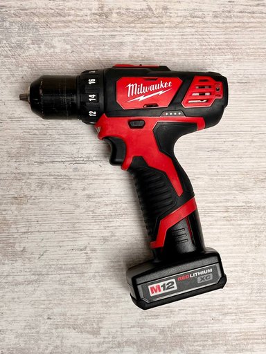 Дрель-шуруповёрт Milwaukee M12 2407-20