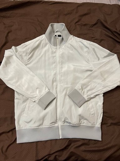 Тонкая ветровка