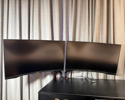 Комплект из двух изогнутых мониторов Samsung Odyssey G5 32