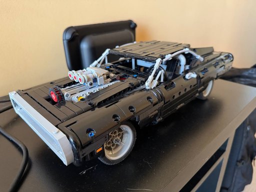 Набор Dom’s Dodge Charger из Лего
