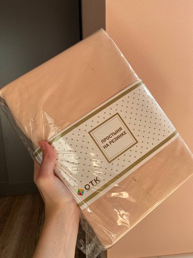 Простыня на резинке персикового цвета