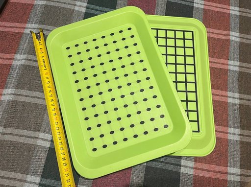 Подносы с прорезиненной поверхностью и дном