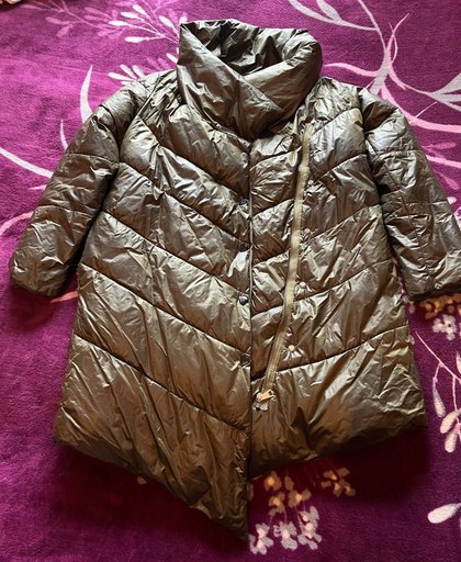 женская куртка болотного цвета