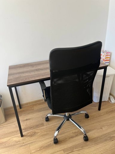 Рабочий стул и стол